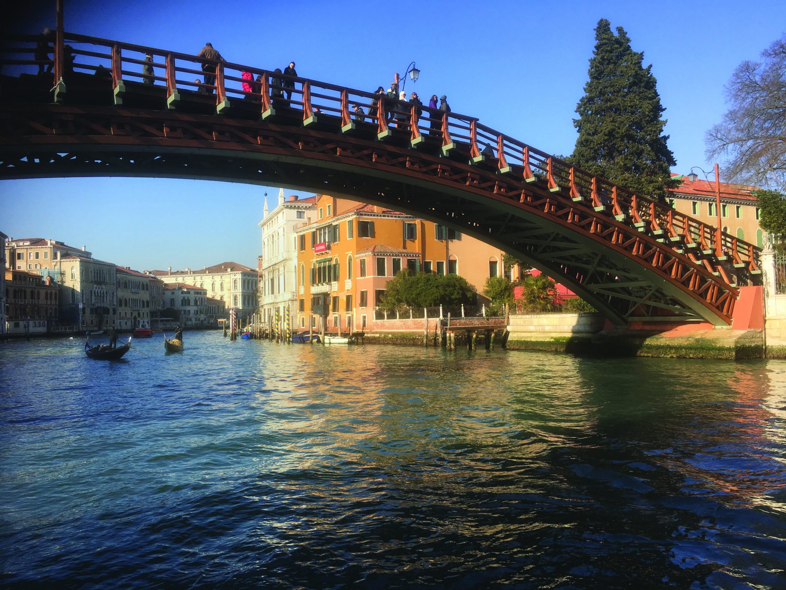 Ponte Ruga Bella lies in the heart of Venice, Italy away from the tourist  attractions of Piazza San Marco and the Rialto Bridge Stock Photo - Alamy