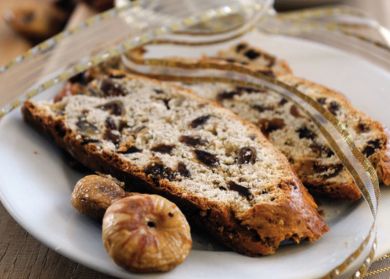 Valtellina fruit cake (bisciola della Valtellina)