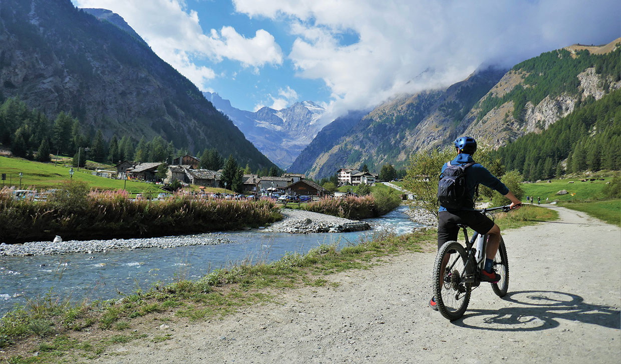 Mountain biking in Cogne Valley to Gran Paradiso National Park