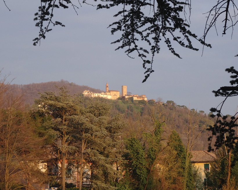 Castello Nazzano overlooks Rivanazzano Terme