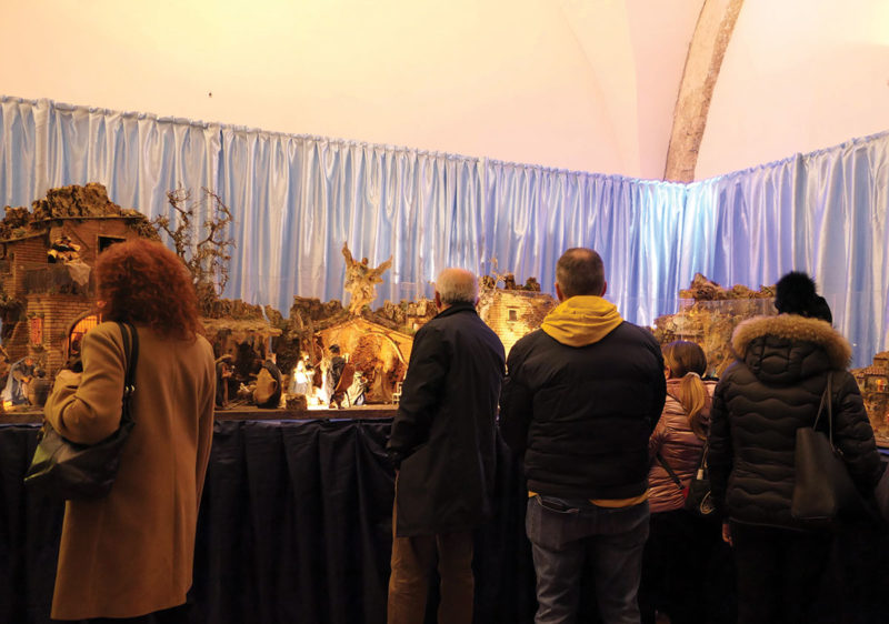 Adjacent to the Church of the Crucifix, the 28th edition of the Mostra d’Arte Presepiale presented in Palazzo Piantanova