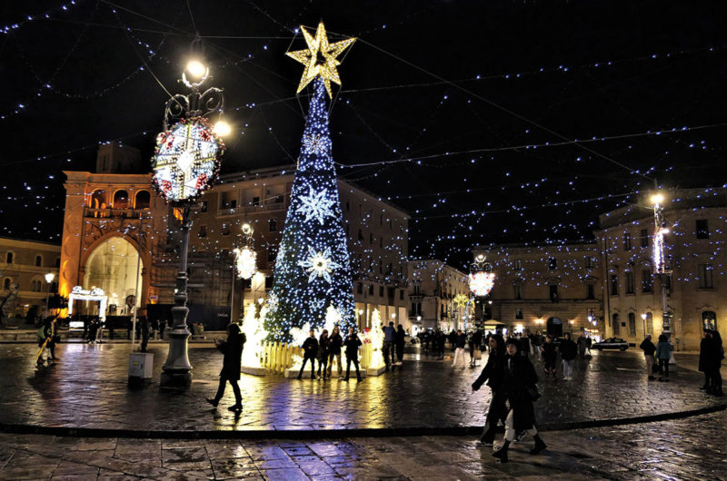 Lecce’s Piazza Sant’Oronzo in the evening